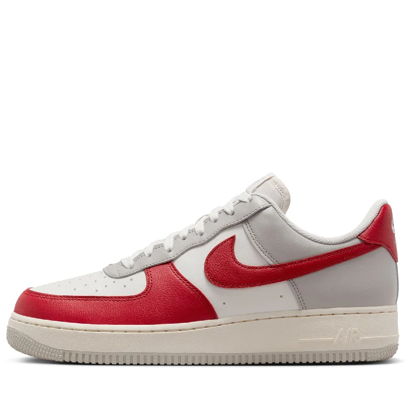 Nike Air Force 1 '07 LV8 - Light Iron Ore/Gym Red